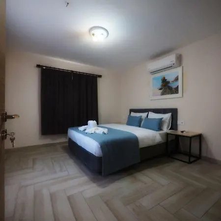 Arya & Kafe Hotel *